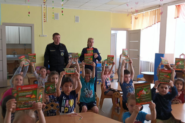 Сотрудники Леноблпожспас проводят профилактику пожаров в школах и детсадах