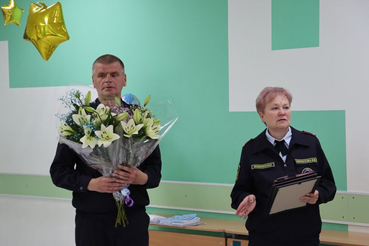 Специалисты Леноблпожспас поздравили юных пожарных из Новоладожской школы