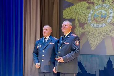 Начальник Приозерского отряда  поздравил сотрудников полиции с профессиональным праздником