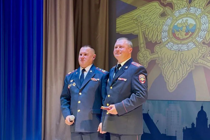 Начальник Приозерского отряда  поздравил сотрудников полиции с профессиональным праздником