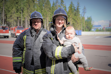 День семьи, любви и верности Леноблпожспас отметил спортивным праздником «Мой папа – пожарный»