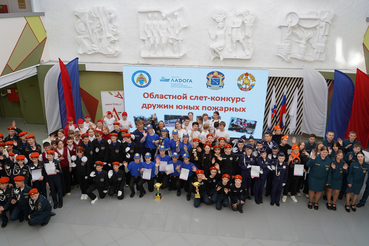 Строем шагает наш дружный отряд…