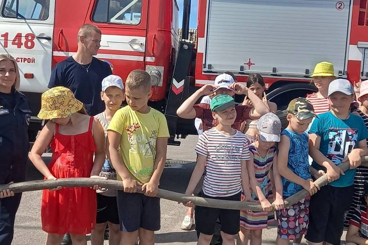 В Ленинградской области проходят тематические пожарные смены в детских лагерях