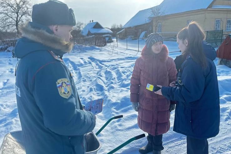 Профилактика пожаров: особое внимание - многодетным и пожилым жителям Сланцевского и Волосовского районов
