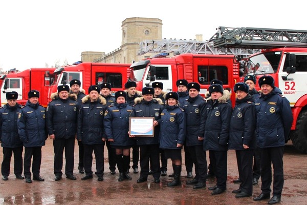 В Гатчине открыли «Сквер спасателей» и чествовали героев-пожарных