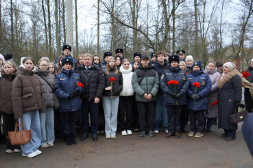 Неизвестный солдат, ты погиб, но память о тебе  жива…