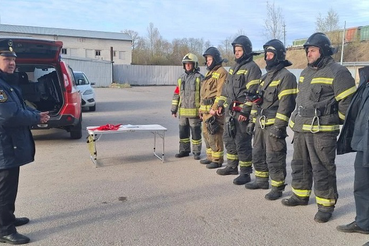 Ввод двух звеньев ГДЗС и эвакуация с помощью автолестницы: тактический замысел учений отработан