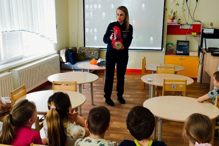 Сотрудники Леноблпожспас проводят профилактику в школах и детсадах