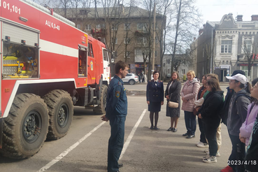 Лужские пожарные присоединились к неделе без турникетов