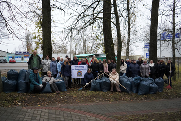 Дружный коллектив продолжает добрую традицию и выходит на осенний субботник!
