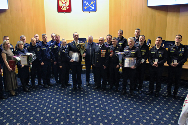 Лучшие подразделения и сотрудники Леноблпожспас отмечены наградами в Правительстве Ленинградской области
