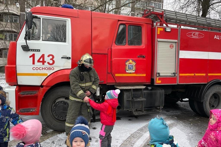 Учения пожарных в детском саду: малыши в восторге!