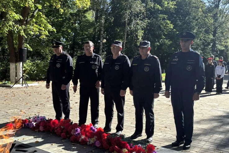 Лодейнопольские пожарные почтили память жертв блокады Ленинграда