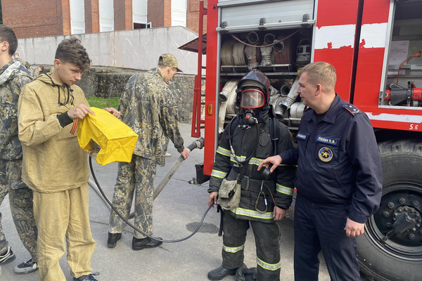 Знакомство с пожарными для участников Центра военно-патриотического воспитания