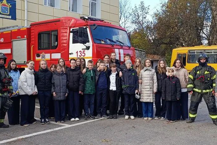 Экскурсии в пожарные части Лужского района для воспитанников детского сада и юных пожарных
