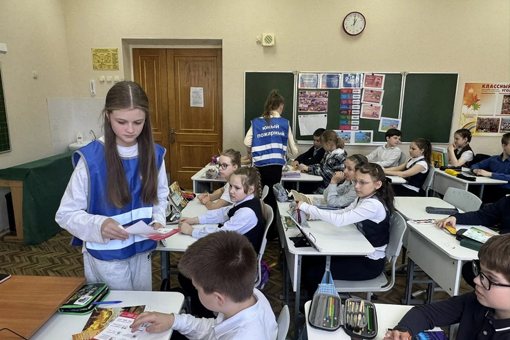 Весной работа у инструкторов противопожарной профилактики Леноблпожспас становится активнее вдвойне