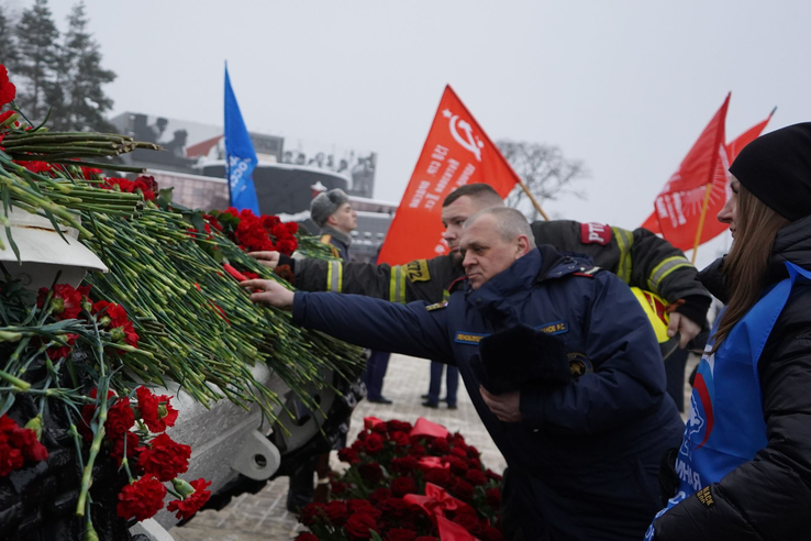 Огнеборцы Леноблпожспас почтили память героев прорыва блокады