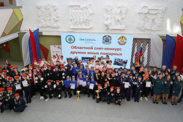 Строем шагает наш дружный отряд…