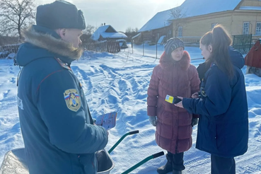 Профилактика пожаров: особое внимание - многодетным и пожилым жителям Сланцевского и Волосовского районов