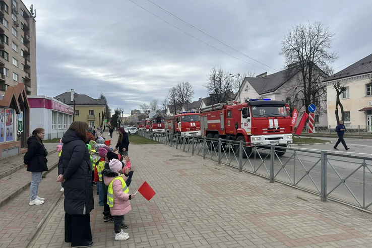Первомайские праздники заканчиваются, а мы продолжаем вспоминать, как прошли торжества ко Дню пожарной охраны