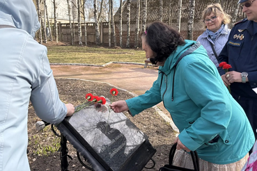 В День Советской пожарной охраны, коллектив Леноблпожспас отдает дань уважения ветеранам пожарной охраны, и героям огненного фронта советских лет