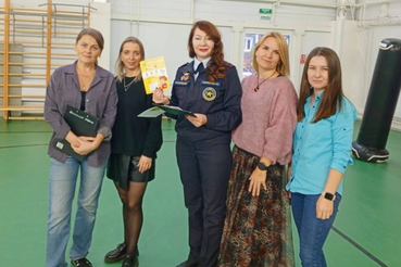 Утром, вечером и днём осторожен будь с огнём