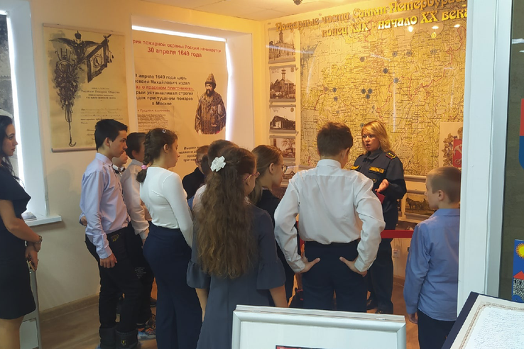 Юные ленинградцы посетили выставочную экспозицию Леноблпожспас