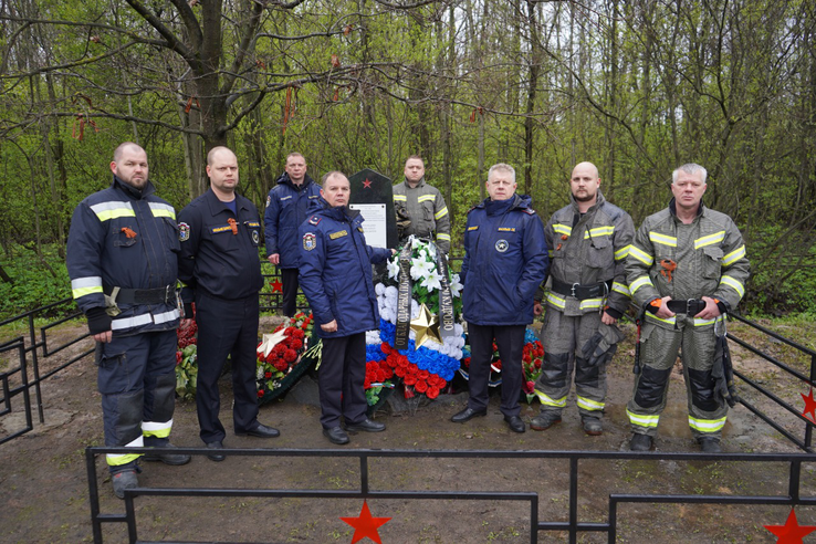 Огнеборцы почтили память юных защитников Ленинграда