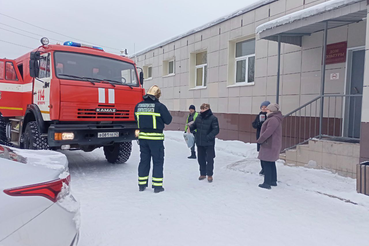 Учения пожарных в досуговом центре