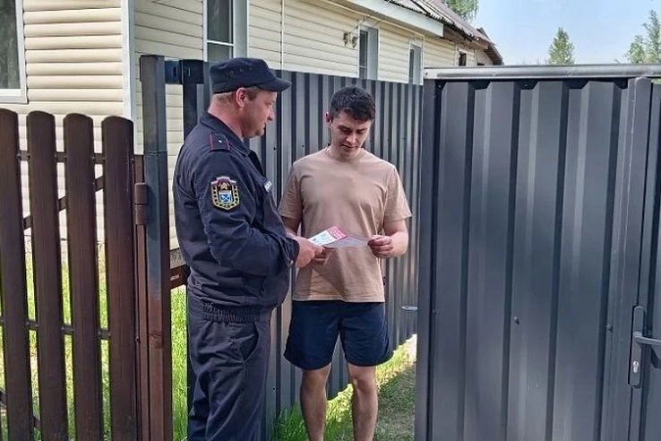 Берегите свой дом: работники Леноблпожспас провели беседы с жителями