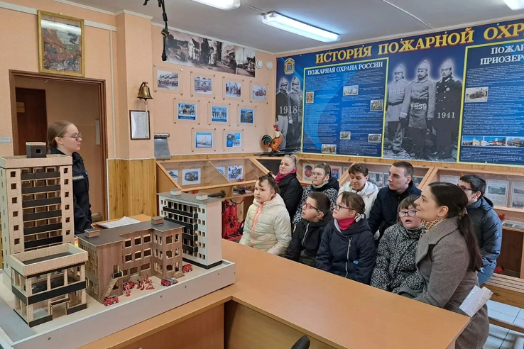 Леноблпожспас знакомит детей с героической профессией