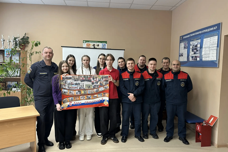 Круглосуточно на службе, на посту и день и ночь...