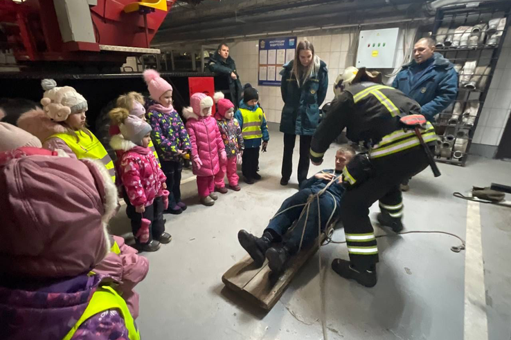 Подпорожские дошколята посетили пожарную часть